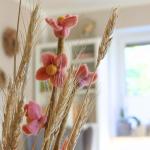 Gry & SIF Kunstkersenbloesemtakken van vilt, flexibele steel, decoratieve takken, vilten bloem, vilten tak, kersenbloesem, lentedecoratie, handgemaakt, fairtrade, 43 cm, 3 x roze
