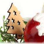 6 x decoratieve maretak, decoratieve maretakjes om op te hangen, decoratieve takken als knutselbenodigdheden, verfraait geschenken en potpourris (6 stuks - rood + groen + wit)