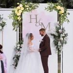 Empfang Seiden Tulpen Arrangements Hochzeit Gemischte Pfingstrosen Willkommensschild Veranstaltungsverzierungen