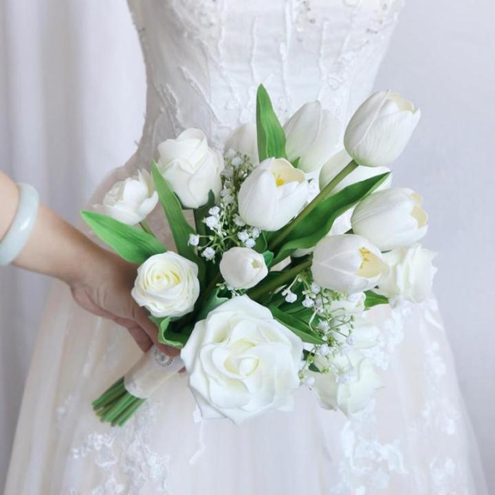 Hochzeitssträuße für die Braut, Rosen, Calla-Lilien, Hochzeitsblumen, künstliche Brautsträuße für eine rustikale Hochzeitszeremonie