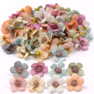 Kunstbloem hoofden Kleine Zijde Madeliefje Bloem Handgemaakte Hoofd Multicolor Kunstmatige Madeliefje Bloemhoofden Madeliefje Bloem Hoofden Bruiloft Decoratie voor DIY Krans Gift C