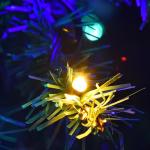 Künstlicher Weihnachtsbaum mit LED Beleuchtung, Tannenbaum Grün aus PVC Nadeln, Christbaum mit Klappbarem Metallständer, Christemas Tree 11 Lichtmodi /5 Farbwechsel (150 cm)