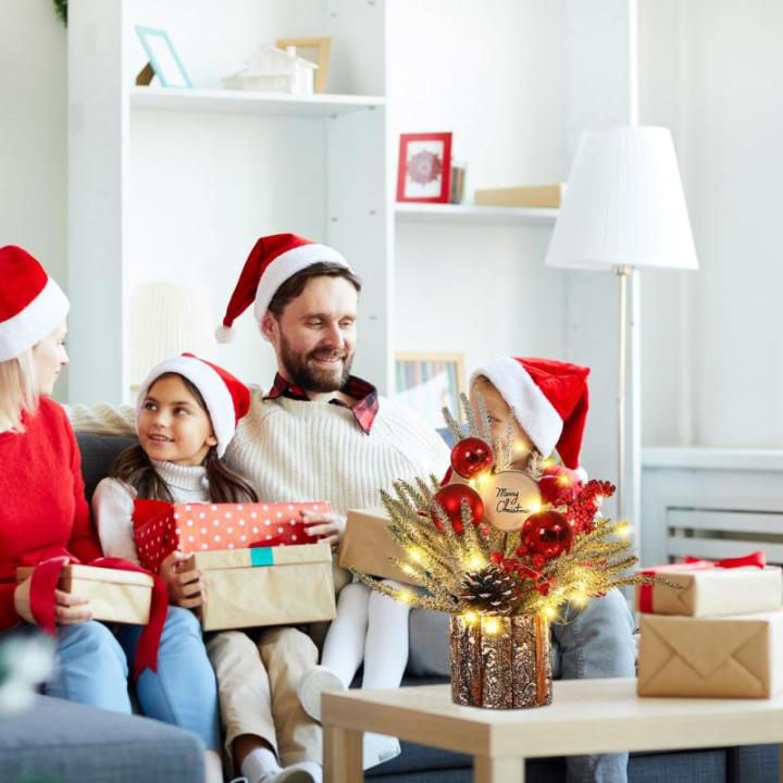LED Weihnachtsbaum Deko,37CM Kleiner Weihnachtsbaum mit Beleuchtung Kleiner Tannenbaum Künstlich mit Tannenzapfen Beere Weihnachtsbaum Holz Weihnachtsgesteck für Tischdeko Weihna
