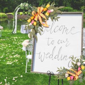 Empfang Seiden Tulpen Arrangements Hochzeit Gemischte Pfingstrosen Willkommensschild Veranstaltungsverzierungen