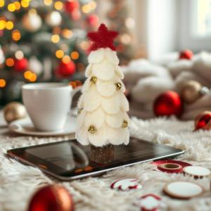 Mini-kerstboom, 17 cm, vilt met houten basis, kunstkerstversiering, miniatuur, dennenboom, tafeldecoratie, kleine kerstversiering, decoratie, geschenken, kerstdecoratie om te knuts