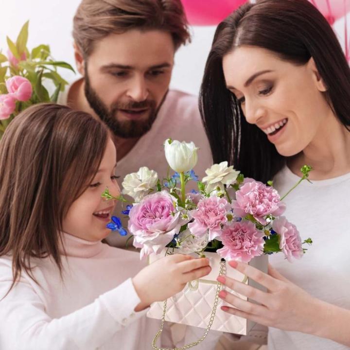 Blumengeschenkbeutel 8pcs 5.91x3.94x4.13 Zoll Blumenkästen für Anordnung rechteckige Rhomboid -Fashion Bouquet Papierpapierbeutel mit Griff weiß und