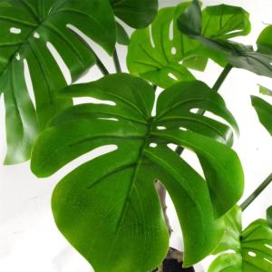 Hochwertige künstliche Monstera-Pflanze
