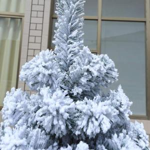 Beflockter Snoin-künstlicher Weihnachtsbaum, geschmückte Bäume, aufklappbares Premium-Kiefernholz mit Metallständer, automatische Ausbreitung für Weihnachtsdekoration, Grün, 