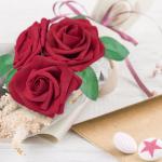 50Pcs Rote Rosen Künstliche Blumen, Dunkel Rot Rosen Schaum Gefälschte Rosen Blumen Bulk mit Stiel DIY für Hochzeit Brautsträuße Mittelstücke, Valentinstag, Muttertag, Party 