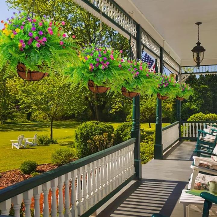 Hängende Blumenpflanze im Korb für Frühlingshochzeitsveranda-Gartenhöfe