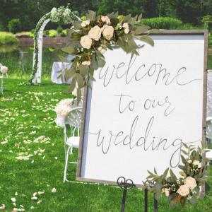 Empfang Seiden Tulpen Arrangements Hochzeit Gemischte Pfingstrosen Willkommensschild Veranstaltungsverzierungen