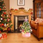 Mini-Weihnachtsdeko für Kinder als Baum. Für Alter, für Verzierungen mit bunten Ornamenten für Feiern für Feiern (45 cm, gelb)