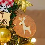 Mini Weihnachtsbaum Künstlich mit LED Beleuchtung Künstlicher Weihnachtsbaum Klein für Weinachtsdekorationen Tischplatte Tannenbaum Geschmückt Tisch Weihnachtsbaum mit Ornament