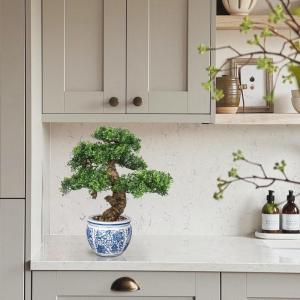 Kunstbonsai Natuurgetrouwe kunstplant als echte kunstmatige bonsaiboom met keramische pot voor badkamer, kantoor, vensterbank, decoratie, hoogte 43 cm