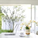Künstliche Blume, Phalaenopsis-Bonsai-Dekoration, künstliche Orchidee, lebensechte künstliche Blume, in Weißgold-Topf mit Rand (weiß)