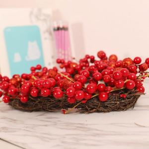 Herzförmiger roter Beerenkranz, künstliche LED-Girlande zum Aufhängen, Ornament
