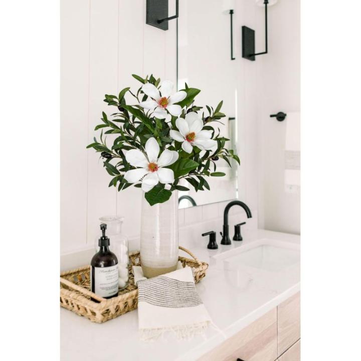 Kunstmatige olijftak met magnoliabloem