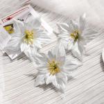 10 Stück Weihnachtsblumen-Weihnachtskränze, Weihnachtsbaum-Party-Dekoration, atemberaubende Blumendekorationen zum Schmücken von Weihnachtsbäumen (weiß)
