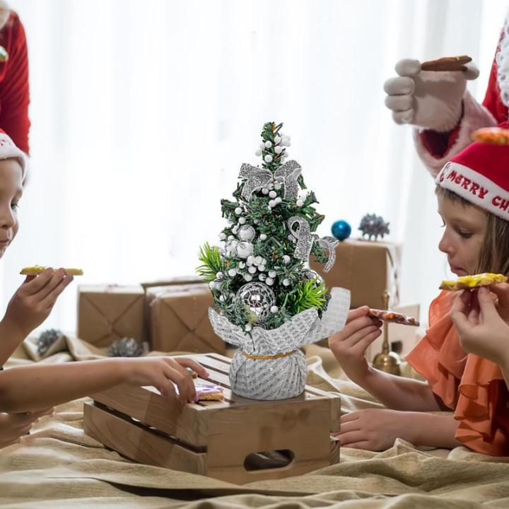 20 cm kleine kerstboom, kunsttafelkerstboom, miniatuurdennenboom met rode strikballen en bessen, tafelblad dennenboom voor kerstdecoratie