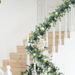Künstliche Eukalyptus-Blumengirlande mit blau-weißen Rosen, Kunstpflanzen, Seide, Blumengirlande, Schleierkraut, Efeu-Ranken für Hochzeit, Zuhause, Weihnachten, Party, Tischläu