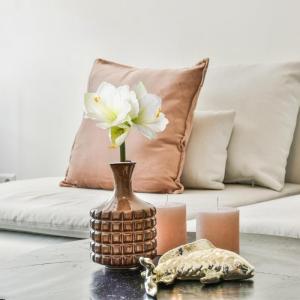 Amaryllis Amaryllis kunstmatig met natuurgetrouwe bloemen, 68 cm, wit, hoogwaardige en stijlvolle Real Touch kunst-amaryllis, ideaal als indoor- of kerstdecoratie