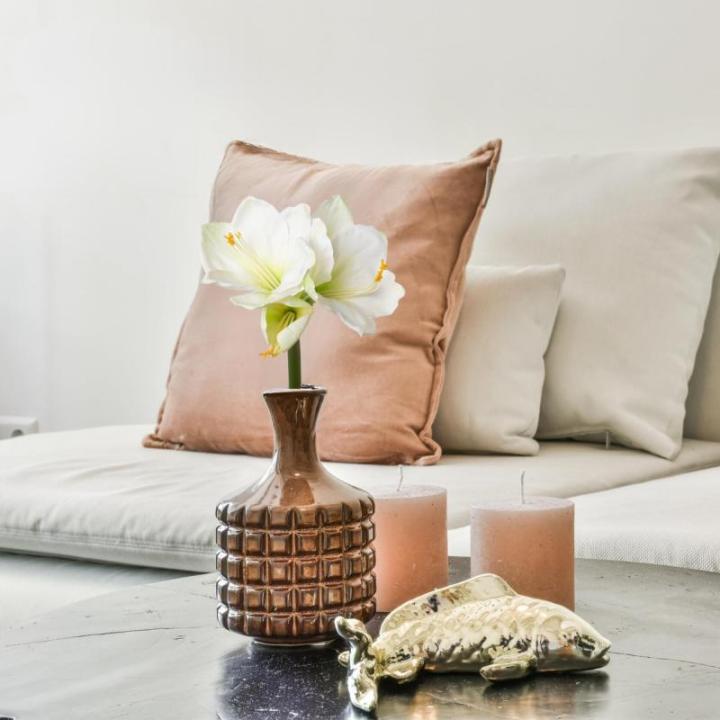 Amaryllis Amaryllis kunstmatig met natuurgetrouwe bloemen, 68 cm, wit, hoogwaardige en stijlvolle Real Touch kunst-amaryllis, ideaal als indoor- of kerstdecoratie