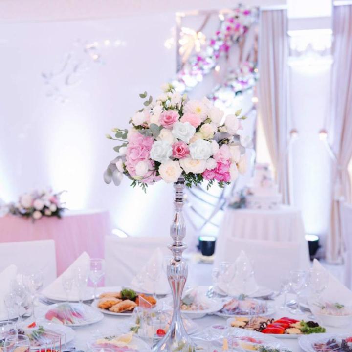 Kunstbloemkoppen, 50 stuks, kunstbloemen, rozen, voor bruiloft, feest, decoratie, doe-het-zelf (diameter 6 cm, wit en roze)