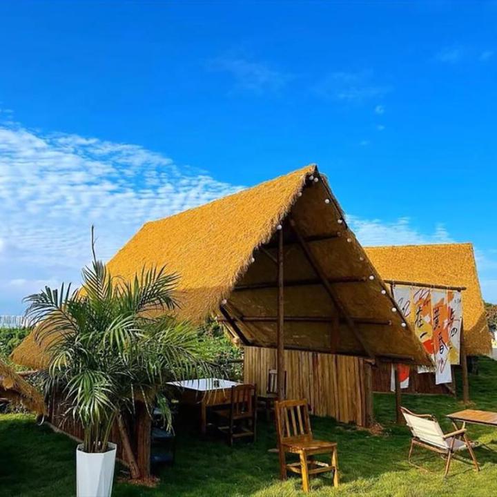 Synthetisches Strohgrasdach, Künstliches Strohdach, Synthetische Palmgras-Rolle, Künstliche Strohrolle, Künstlicher Palmdach Paneele, Für Garten Terrasse Pavillons Strohfarbe P