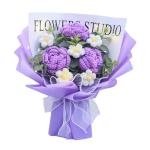 Kant-en-klare gehaakte bloemen boeket met licht handgemaakt gebreid kunstboeket. Kant-en-klaar gebreid bloemenboeket voor bruiloft, paars