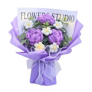 Kant-en-klare gehaakte bloemen boeket met licht handgemaakt gebreid kunstboeket. Kant-en-klaar gebreid bloemenboeket voor bruiloft, paars