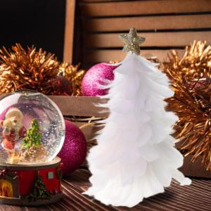 Einzigartiges Federbaum-Design, festlicher Tafelaufsatz, Weihnachtsdekoration, handgefertigte Figur mit Sternspitze, Ferienhaus für Neujahr, Weiß