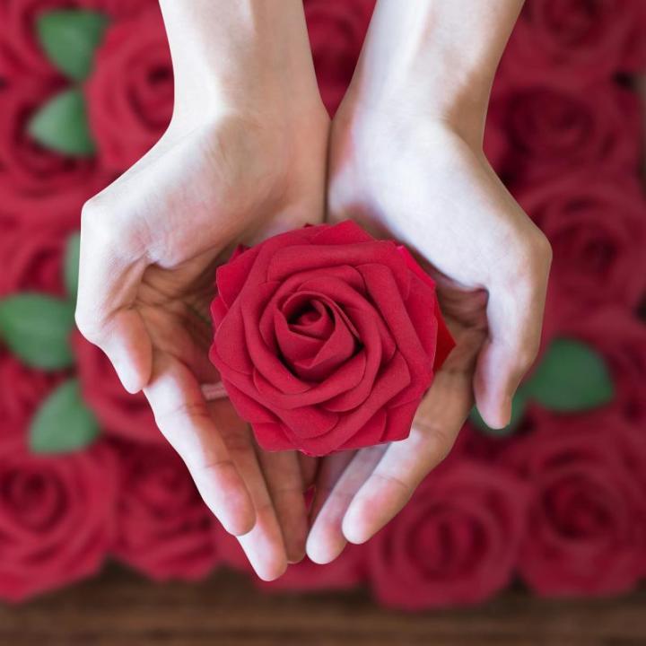 50Pcs Rote Rosen Künstliche Blumen, Dunkel Rot Rosen Schaum Gefälschte Rosen Blumen Bulk mit Stiel DIY für Hochzeit Brautsträuße Mittelstücke, Valentinstag, Muttertag, Party 