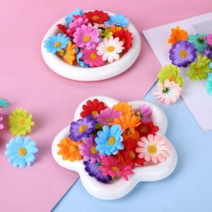 180 stuks Kunstmatige Bloemhoofden Madeliefje Bloemen Hoofden Mini Multi Kleuren Ambachten Stof Bloemen Diverse Decoratieve Bloemen Voor Bruiloft Haar Cap Krans Bruids Feest Thuis 