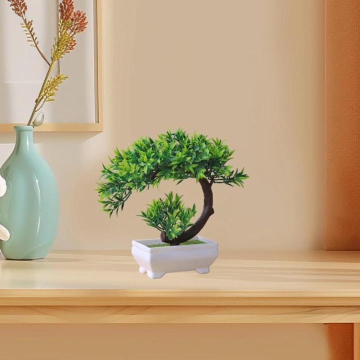 Kunstdecoratieve plant in pot, ornament, in pot voor decoratieve woonkamer, kantoor, tuin, koraalstijl
