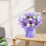 Kant-en-klare gehaakte bloemen boeket met licht handgemaakt gebreid kunstboeket. Kant-en-klaar gebreid bloemenboeket voor bruiloft, paars