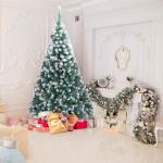 Kunstkerstboom, 120/150/180/210 cm, pvc-materiaal, verdikte takken, opvouwbaar, met robuuste sokkel, groen en wit, 210 cm
