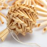 56-delige strosterrenset - sterren, bellen, dennenbomen en traditionele figuren als kerstboomversiering - kleine stro - natuurlijke kerstboomversieringen