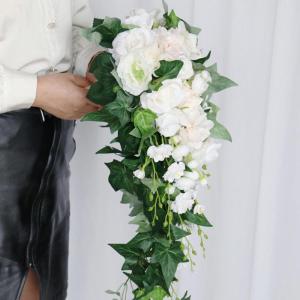 Künstliche Rose, kaskadierender Brautstrauß, Wasserfall, Hochzeitsblumen mit grünen Blättern, Dekoration (weiß)
