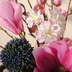 Kunstblumen Europäisches Seidenblumenarrangement in Einer Keramikvase – künstliche Blumendekoration für das Wohnzimmer, künstliches Blumenarrangement für jeden Anlass