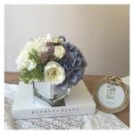 Kunstblumen Seidenblumen-Set mit Glasvase – Elegantes künstliches Blumenarrangement für Zuhause, Wohnzimmer, Esstisch, künstliche Dekoration für jeden Anlass