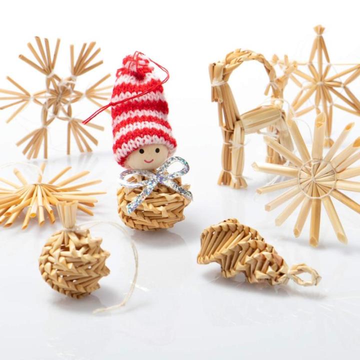 56-delige strosterrenset - sterren, bellen, dennenbomen en traditionele figuren als kerstboomversiering - kleine stro - natuurlijke kerstboomversieringen