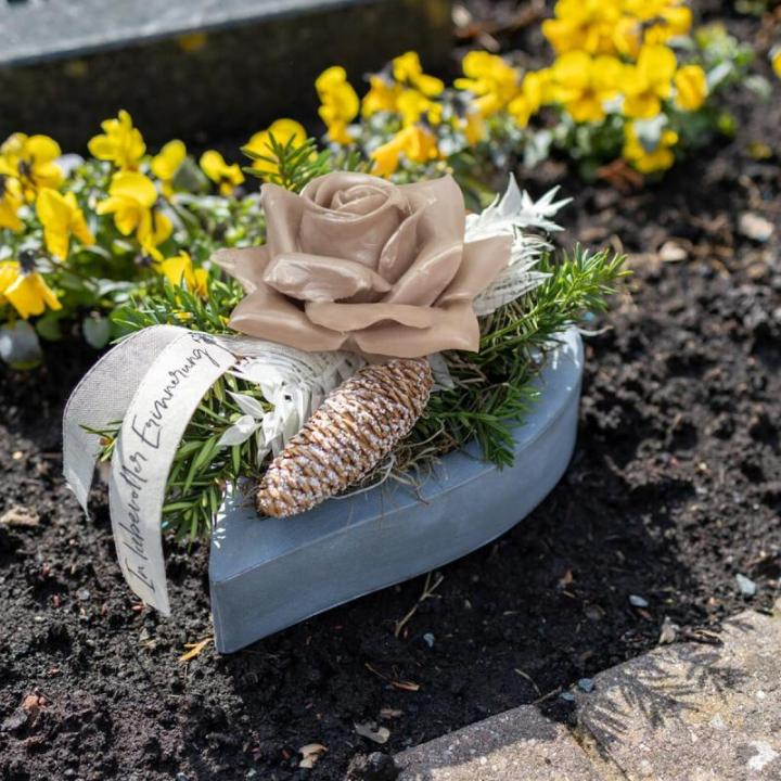 Kunstrozenbloemen met steel als kunstmatige decoratieve rozen van was, 4 parelmoer rozenblaadjes als echt voor bloemstukken, bloemendecoratie, waxrozen als kunstrozen, begraafplaat