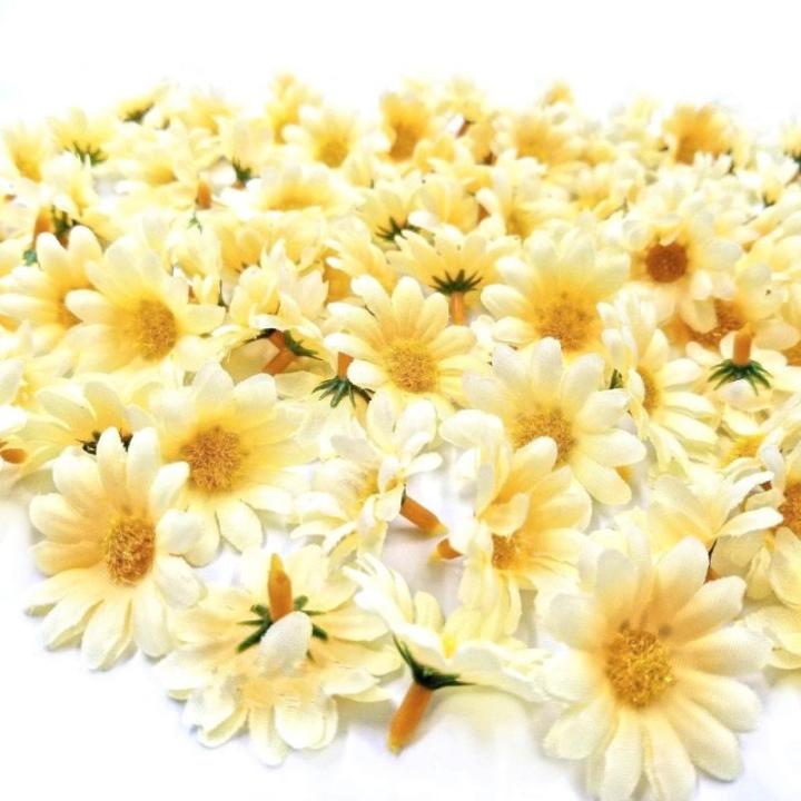 100 x Kunstmatig Geel Craft Daisy Daisies Stof bloemen hoofden, Partij Bruiloft Tafel verstrooit Scrapbook accessoireUitnodiging kaart decoratie Craft Gadget