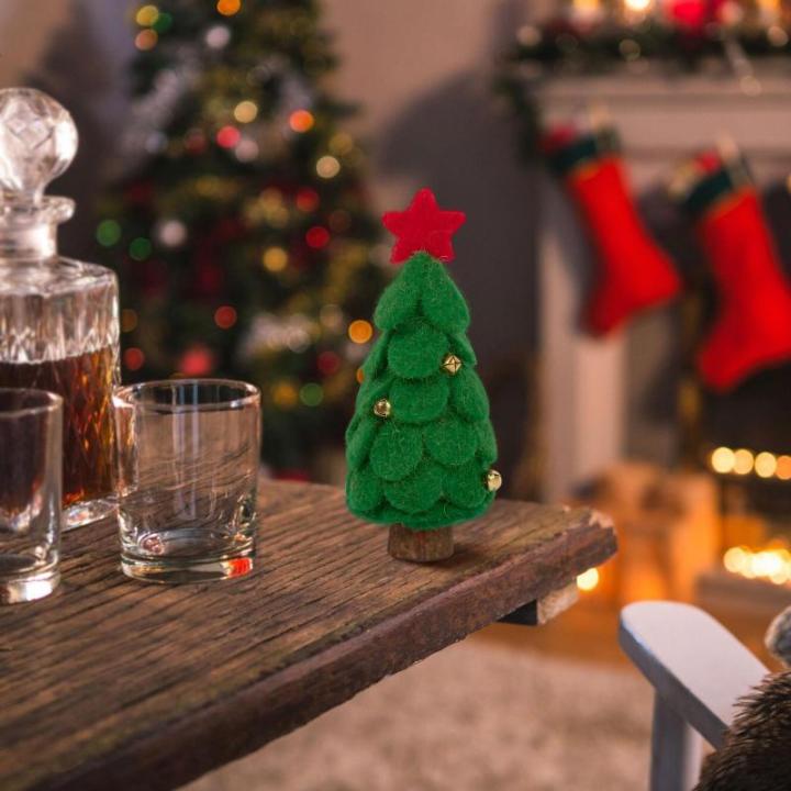 Mini-kerstboom, 17 cm, vilt met houten basis, kunstkerstversiering, miniatuur, dennenboom, tafeldecoratie, kleine kerstversiering, decoratie, geschenken, kerstdecoratie om te knuts