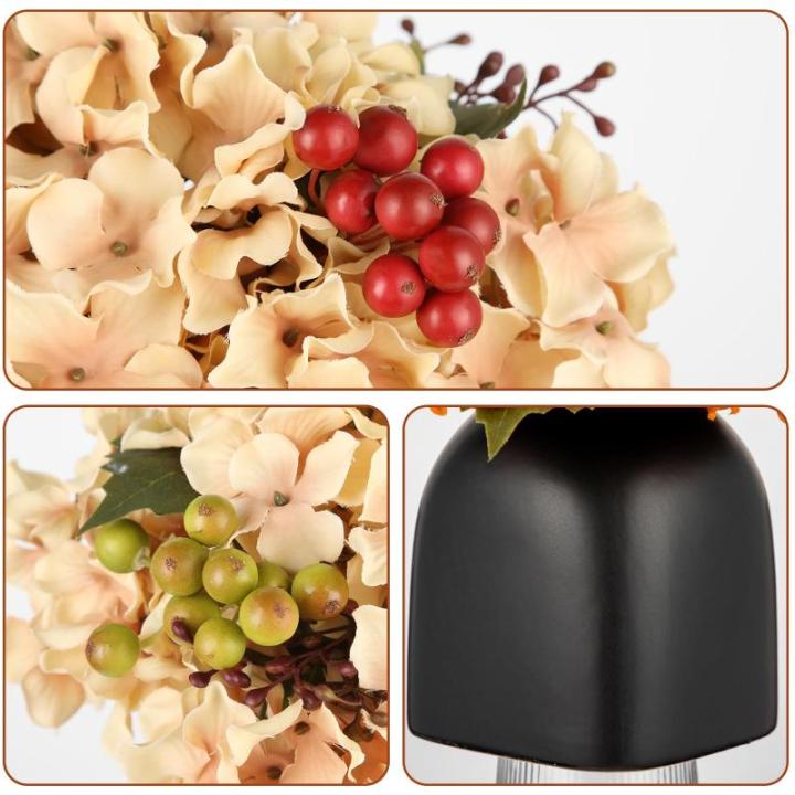 Kunstbloemen als echte kunstmatige hortensia, ivoor, decoratieve bloemen met bessen, in zwarte keramische vaas, bloemstuk voor kantoor, woonkamer, badkamer, herfst, decoratie