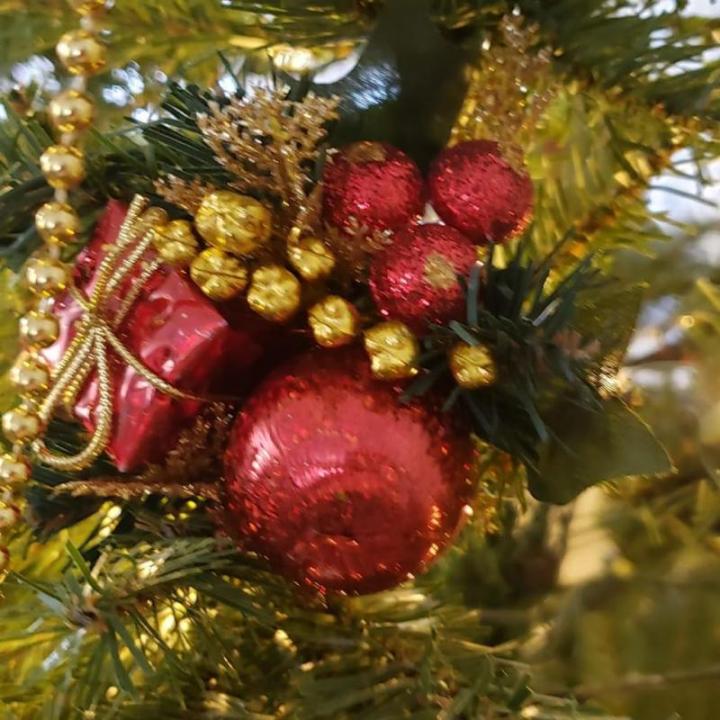 Künstliche Weihnachtsstiele,künstliche Kiefernspieße Zweige Weihnachten Blumenplektren und Sprays Urlaub Winter Blumenplektren für Girlande, Kranz, Weihnachtsdekoration (5pcs)