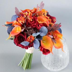 Seidenrosen, künstliche Blumen, Hochzeit, Brautstrauß, Braut mit Blumen, Blumenarrangements für die Party zu Hause