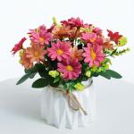 Künstliches Blumenarrangement,Künstlicher Blumens Künstliche Gänseblümchen in Vase, fühlt sich echt an, gefälschte Gänseblümchen, Kunstseide, Pflanzenarrangements(Red)