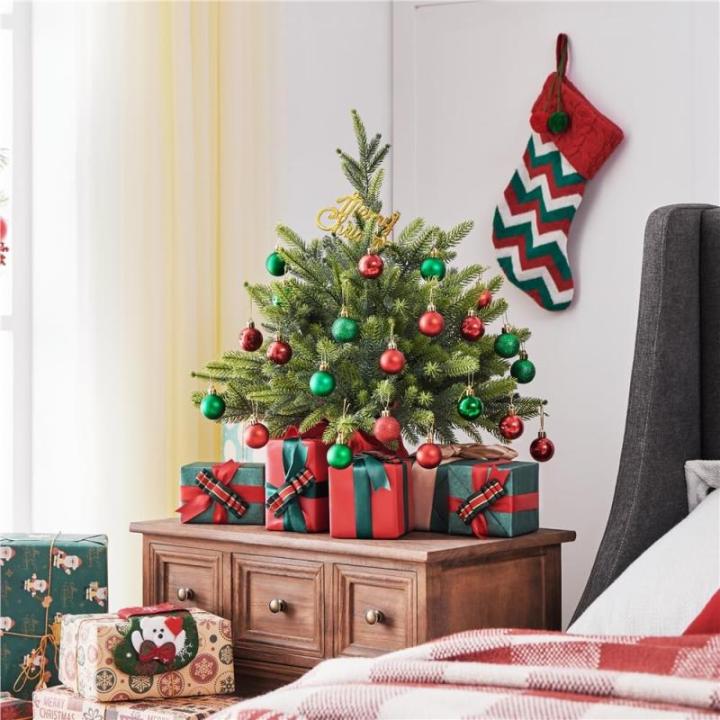 61 cm mini-kunstkerstboom met 62 takken en cementbasis, mini-tafelblad, dennenboom, moeilijk ontvlambaar, tafelkerstboom, klein, voor kerstdecoratie, groen
