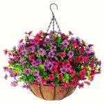 Hängende Blumenpflanze im Korb für Frühlingshochzeitsveranda-Gartenhöfe
